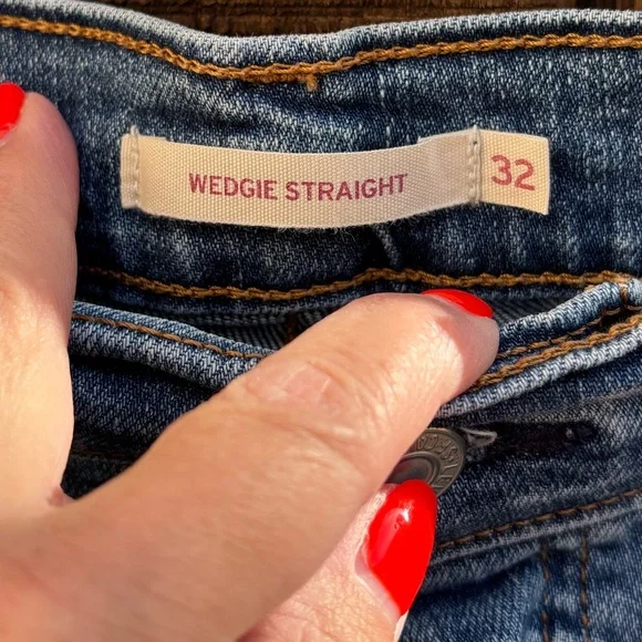 Levi's Wedgie Straight Button Up Jeans - Picture 10 of 15